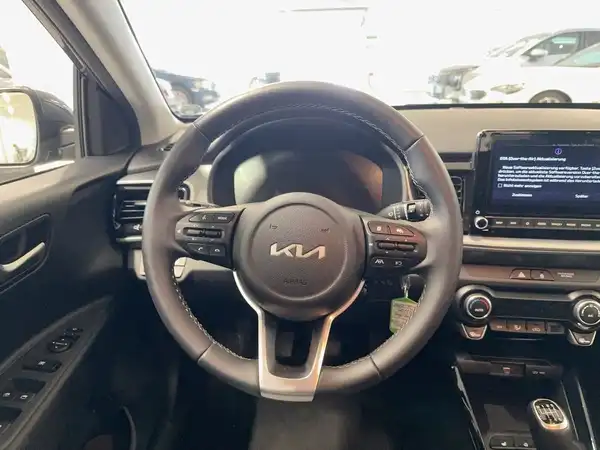KIA STONIC (11/15)