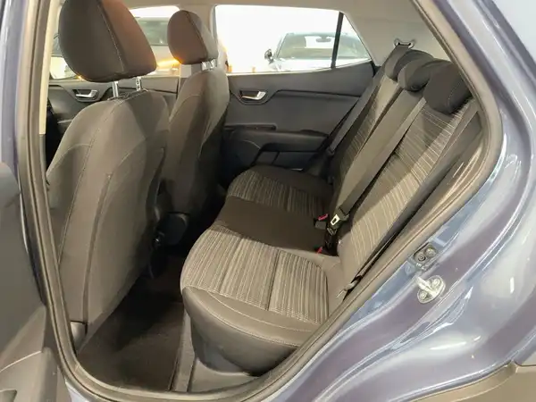KIA STONIC (13/15)
