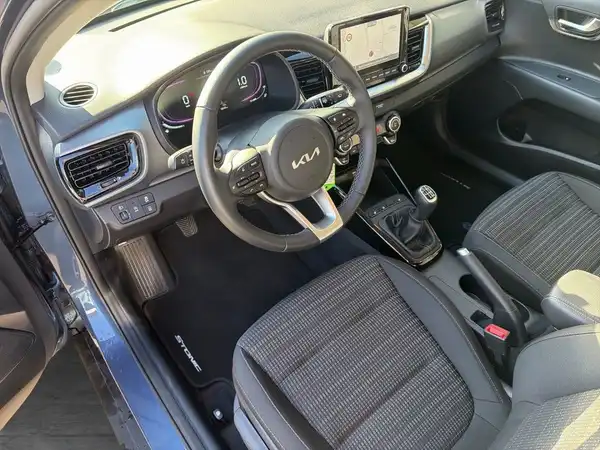 KIA STONIC (19/22)