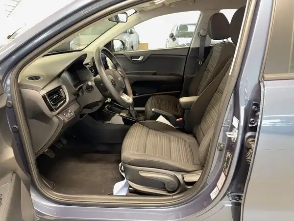 KIA STONIC (10/15)