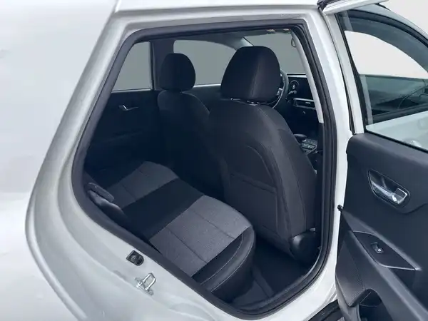 KIA STONIC (15/16)