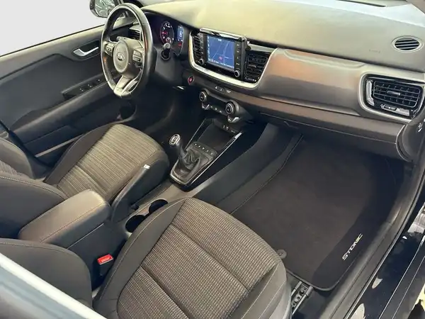 KIA STONIC (13/17)