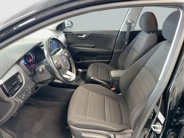 KIA STONIC (10/17)