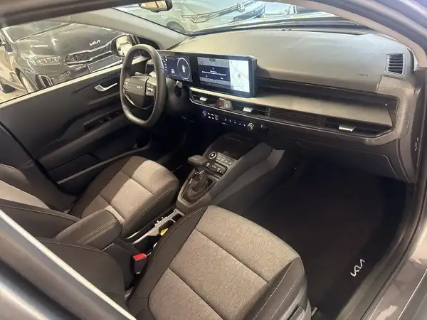 KIA STONIC (16/16)