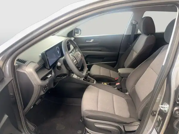 KIA STONIC (9/16)