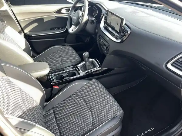 KIA XCEED (14/14)