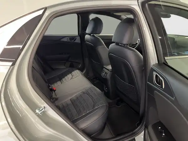 KIA XCEED (14/18)