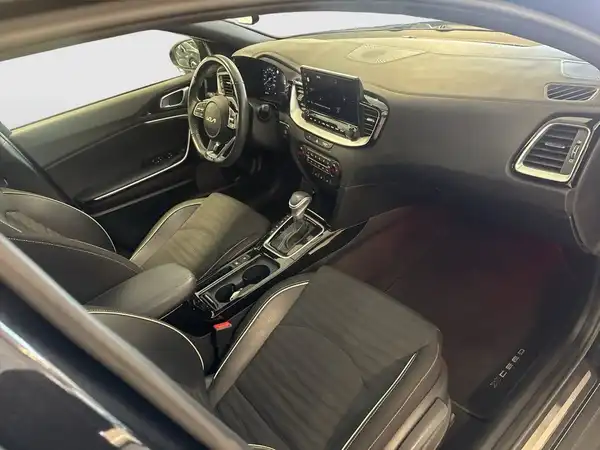 KIA XCEED (13/18)