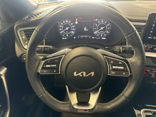 KIA XCEED (15/18)