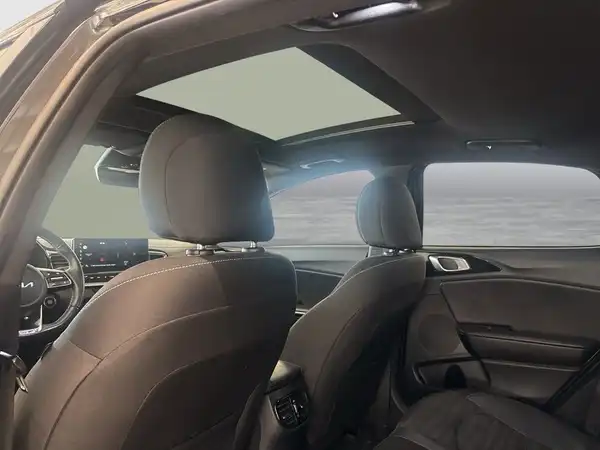KIA XCEED (17/18)