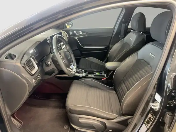 KIA XCEED (10/18)