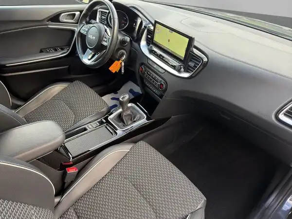 KIA XCEED (17/25)