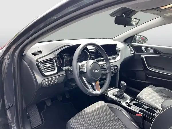 KIA XCEED (10/15)