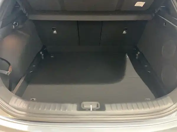 KIA XCEED (13/14)