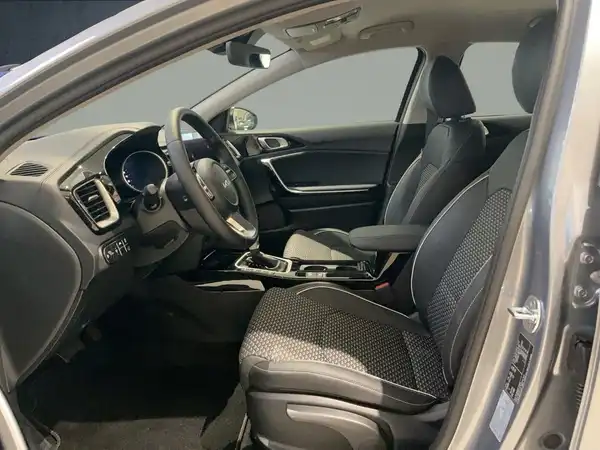KIA XCEED (9/14)