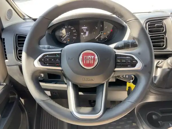 LMC TOURER LIFT H660 (7/15)