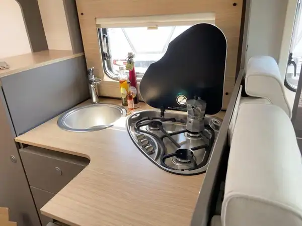 LMC TOURER LIFT H660 (9/15)