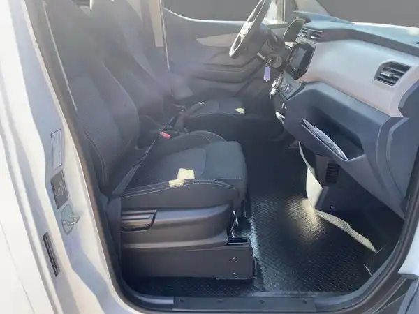 MAXUS EDELIVER 3 PRITSCHENWAGEN	 (11/15)