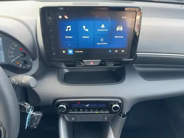 MAZDA 2 (10/15)
