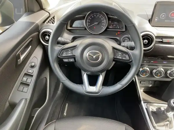MAZDA 2 (9/15)