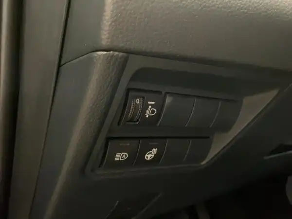 MAZDA 2 (8/15)