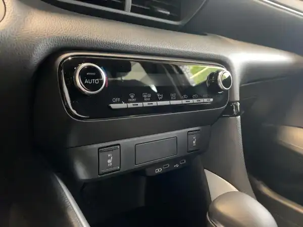 MAZDA 2 (10/15)