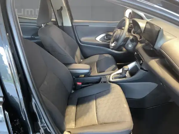 MAZDA 2 (8/13)