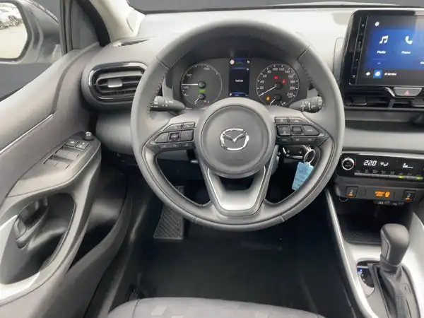 MAZDA 2 (8/15)