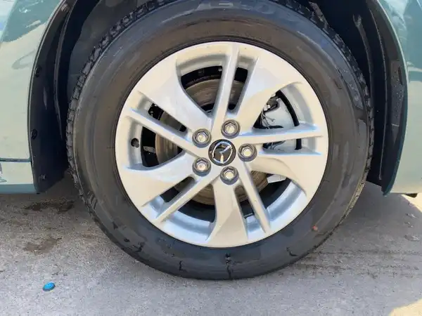MAZDA 2 (7/15)