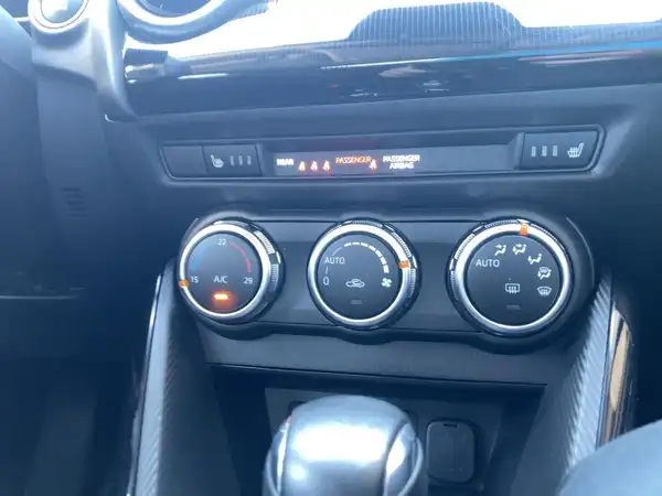 MAZDA 2 (14/15)