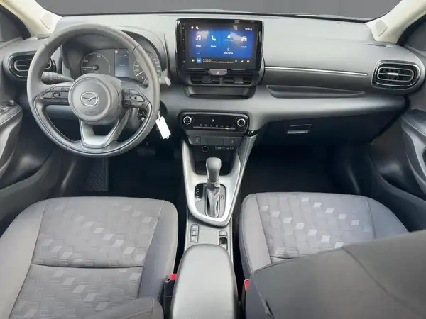 MAZDA 2 (8/15)