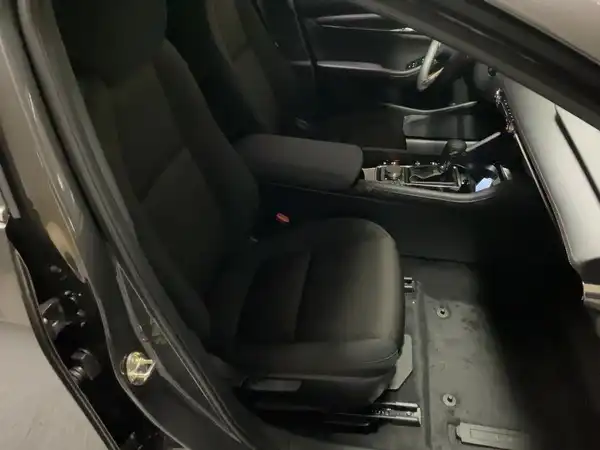 MAZDA 3 (11/11)