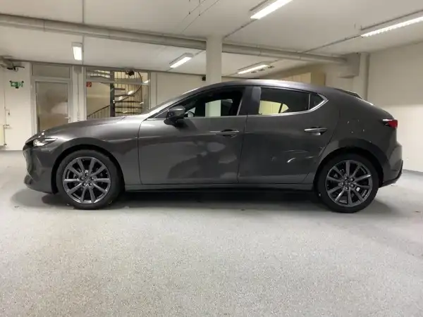 MAZDA 3 (6/7)