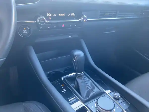 MAZDA 3 (14/15)