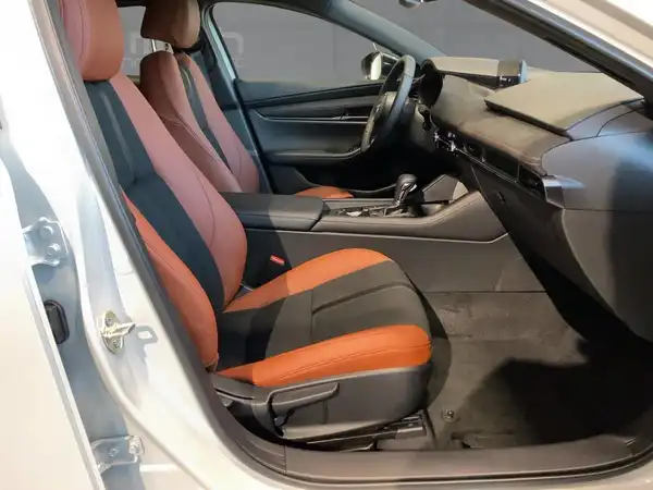 MAZDA 3 NAGISA (11/15)