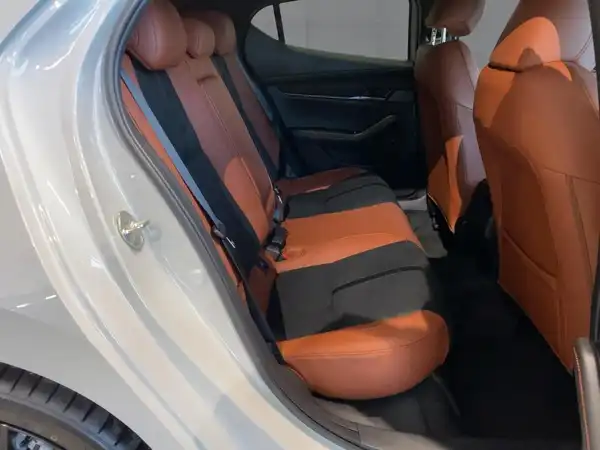 MAZDA 3 NAGISA (12/15)