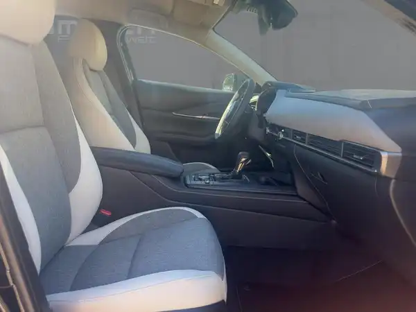 MAZDA CX-30 (11/15)