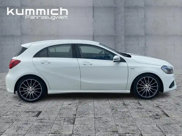 MERCEDES-BENZ A 180 (3/15)