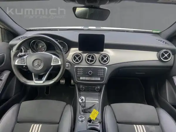 MERCEDES-BENZ A 180 (8/15)