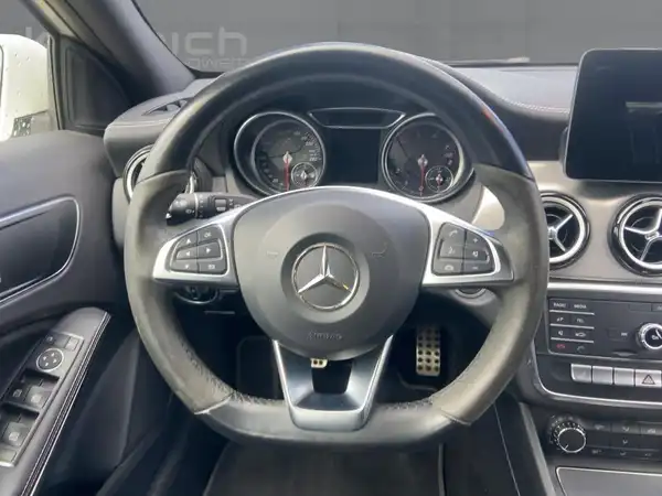 MERCEDES-BENZ A 180 (9/15)
