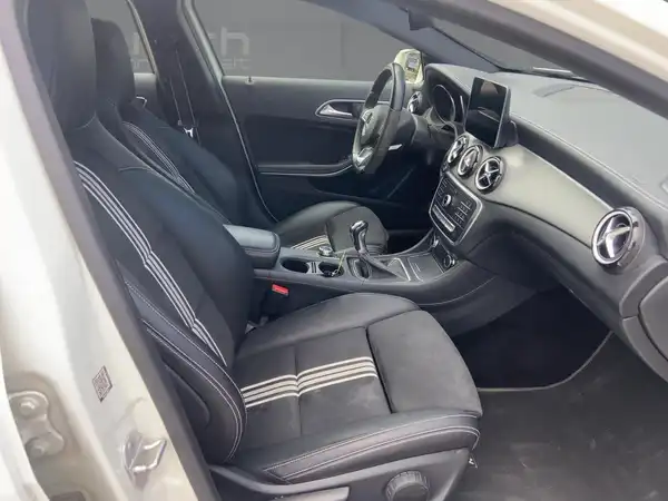 MERCEDES-BENZ A 180 (10/15)
