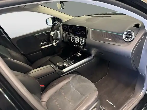 MERCEDES-BENZ GLA (14/18)