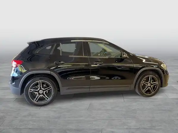 MERCEDES-BENZ GLA (6/18)