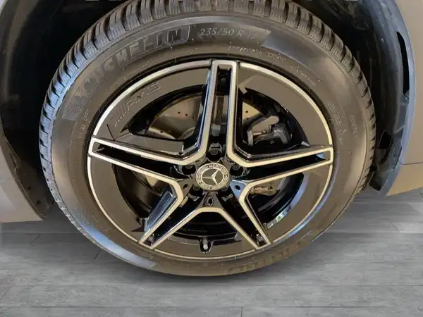 MERCEDES-BENZ GLA (7/18)