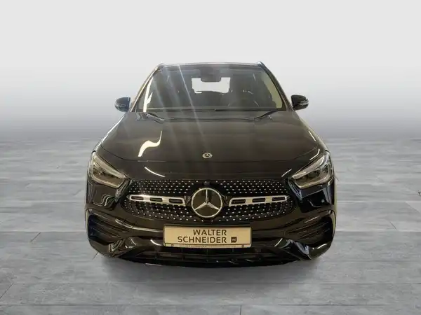 MERCEDES-BENZ GLA (8/18)