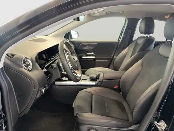 MERCEDES-BENZ GLA (9/18)