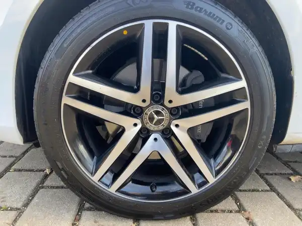 MERCEDES-BENZ V 250 (7/15)