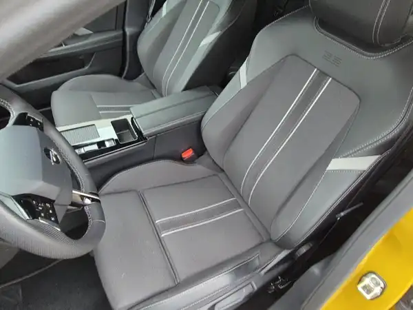 OPEL ASTRA GS (13/15)