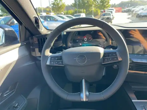 OPEL ASTRA GS (9/15)