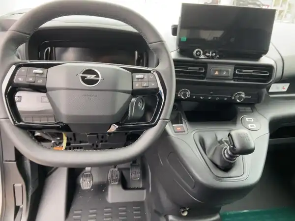 OPEL COMBO DOPPELKABINE (8/15)